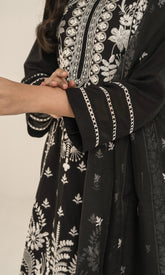 Black And White SE-009